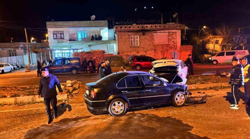 Adıyaman’da iki otomobil çarpıştı: 7 yaralı 1
