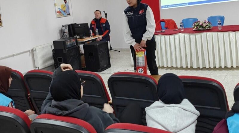 AFAD, Eskişehir Kız Öğrenci Yurdu'nda Afet ve Yangın Farkındalık Eğitimi Verdi 1