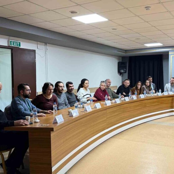 Aile hekimleri ile uzman hekimlerin katılımıyla yapılan toplantı-1