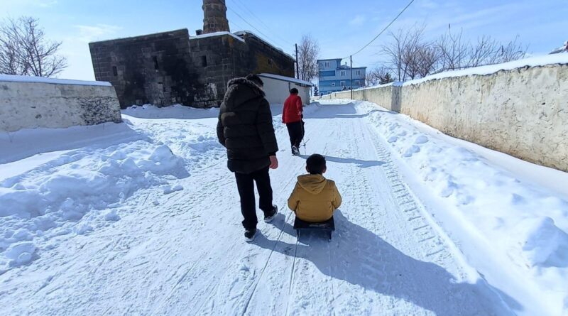 Akyaka'da Karlı Hafta Sonu Neşesi 1