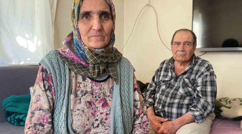 Antalya'da Zehra Ekşili, Felçli Eşine Dünya Kadınlar Günü'nde Sakal Tıraşını Yaparak Özgün Bir Duygusal An Yarattı 8