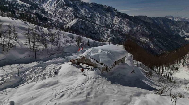 Artvin Borçka'da Çığ Felaketi: Karayolları Tesislerine Hasar, İş Makineleri Çığ Altında 7