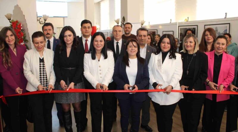 Aydın'da Ağır Sanayide Kadınların Önemine Odaklanan Fotoğraf Sergisi Açıldı 6