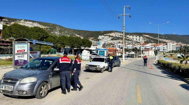 Aydın'da 'Duman' Operasyonu: 5 Bin 500 Dolu Makaron Ele Geçirildi 1