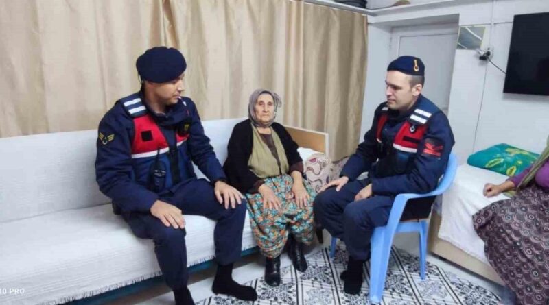 Aydın Jandarma'sı 80 Yaş Üstü Vatandaşları Ziyaret Ediyor: Çine'de Arife, Emine Teyzeler ve İsmail Amca'yı Ziyaret Etti 8