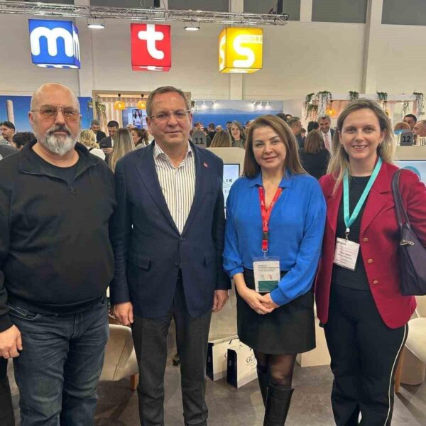 Ayvalık Belediye Başkanı Mesut Ergin, Berlin Uluslararası Turizm Fuarı'nda Ayvalık'ı tanıttı.-3