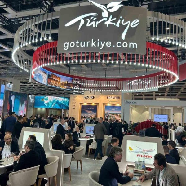 Ayvalık standı Berlin Uluslararası Turizm Fuarı'nda büyük ilgi gördü.-2
