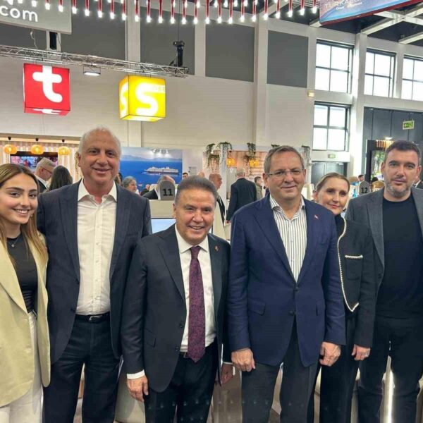 Ayvalık standı Berlin Uluslararası Turizm Fuarı'nda büyük ilgi gördü.-4