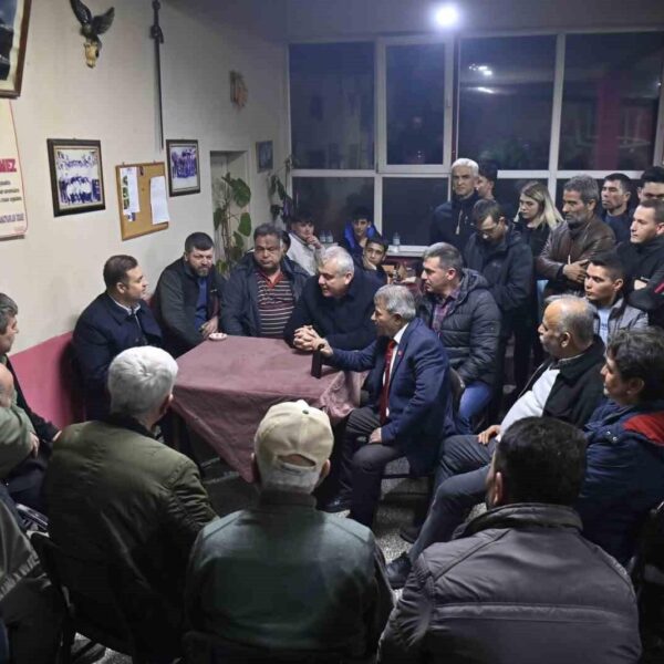 Balıkesir Büyükşehir Belediye Başkanı Ahmet Akın, Sarıbeyler Köyü'nde vatandaşlarla-2