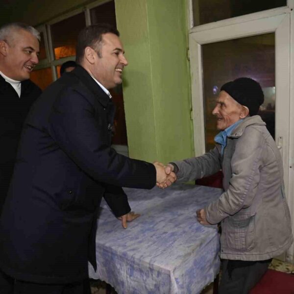 Balıkesir Büyükşehir Belediye Başkanı Ahmet Akın, Yeşilhisar Köyü'nde köy sakinleriyle-4