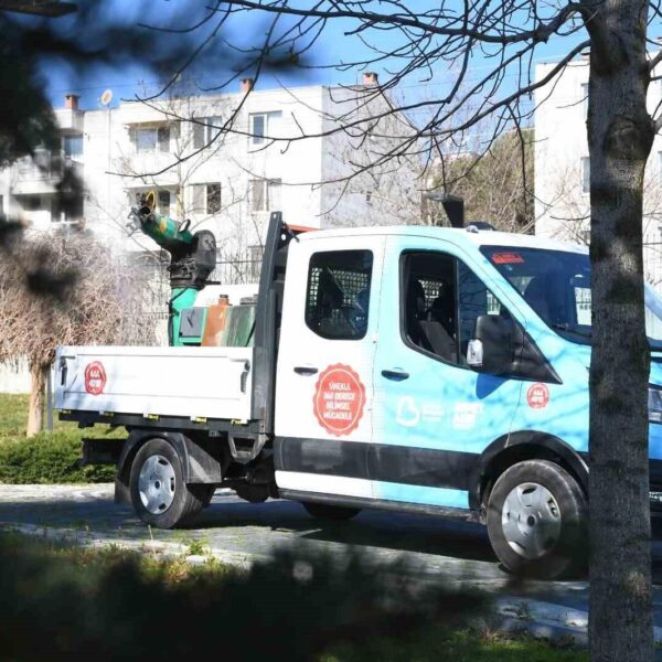 Balıkesir Büyükşehir Belediyesi ekipleri kışlak ilaçlama çalışmaları gerçekleştiriyor.-1