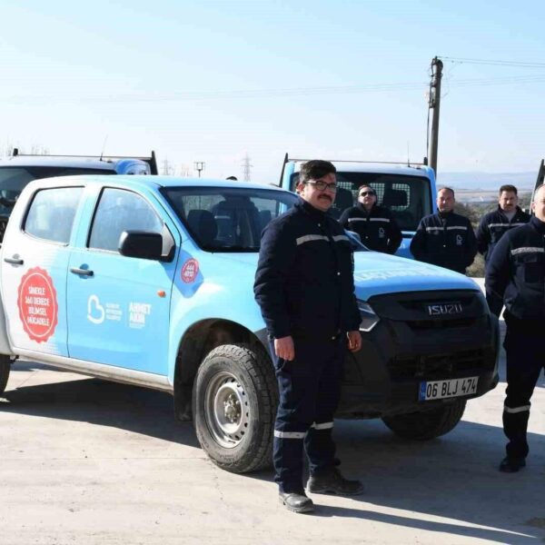 Balıkesir Büyükşehir Belediyesi ekipleri kışlak ilaçlama çalışmaları gerçekleştiriyor.-5