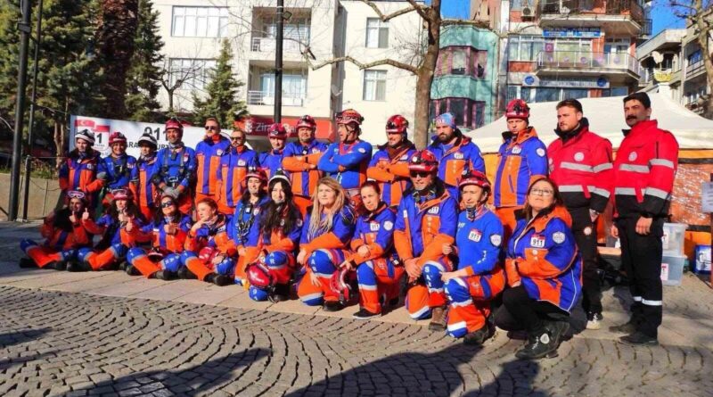 Balıkesir Erdek'te Deprem Tatbikatı 1
