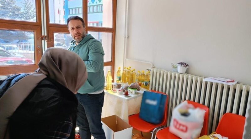 Bayburt Ortaokulu Öğrencileri ve Öğretmenleri Ramazan Kolileri Hazırla 1