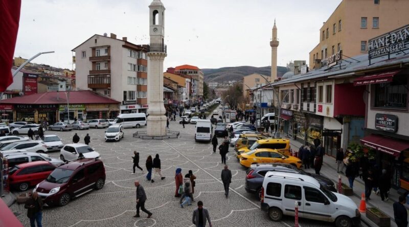 Bayburt’ta bayram yoğunluğu tatilcilerin de akınıyla iki katına çıktı 1