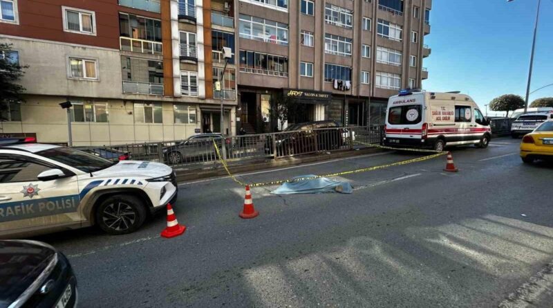 Bayrampaşa'da Kırmızı Işıkta Çarpan Sürücü Kaçtı, Yaya Hayatını Kaybetti 1
