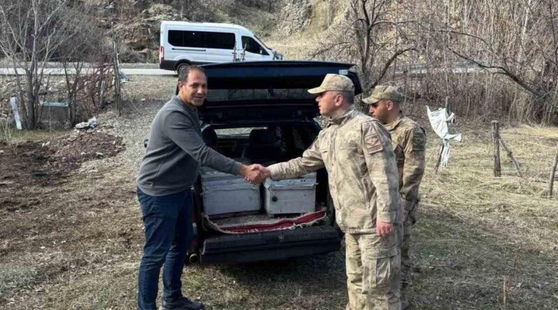 Bingöl’de çalınan arı kovanları sahibine teslim edildi 1