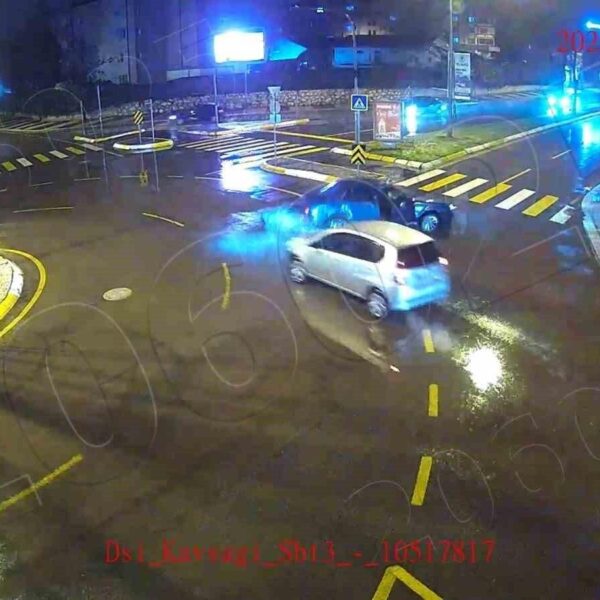 Bir otomobilin çocuğa çarpması ve sürücünün yoluna devam etmesi-1