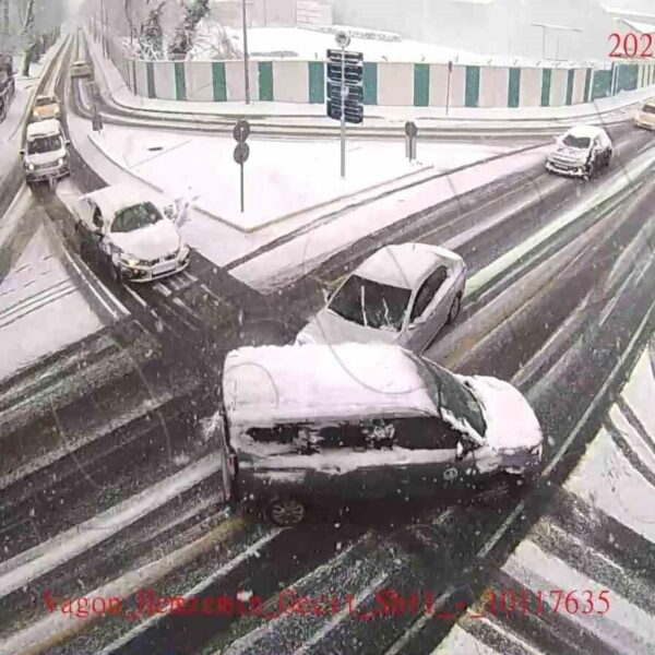 Bir otomobilin çocuğa çarpması ve sürücünün yoluna devam etmesi-3