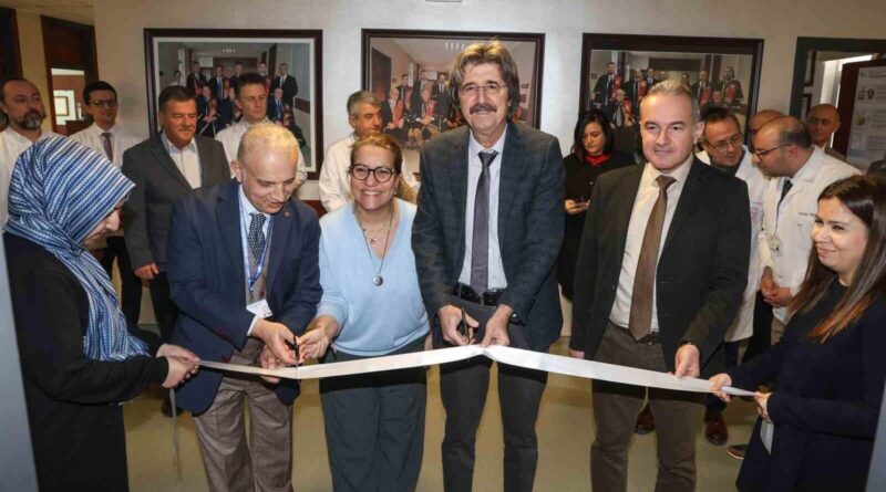 Bursa Uludağ Üniversitesi Hastanesi'nde Mikrocerrahi ve Temel Laparoskopik Eğitim Laboratuvarı Açıldı 1