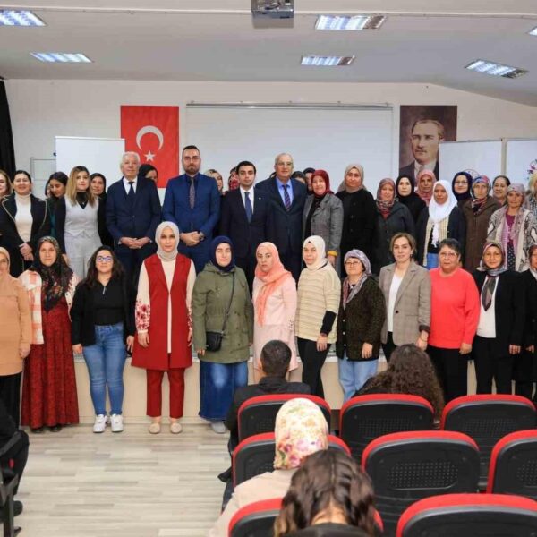 Çameli Belediye Başkanı Cengiz Arslan ve projede yer alan kadınlar-5