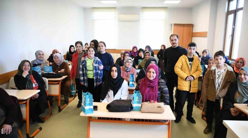 Çayırova Özel Çocukları 8 Mart'ta Çayırovalı Kadınlara Takı Hediye Etti 6