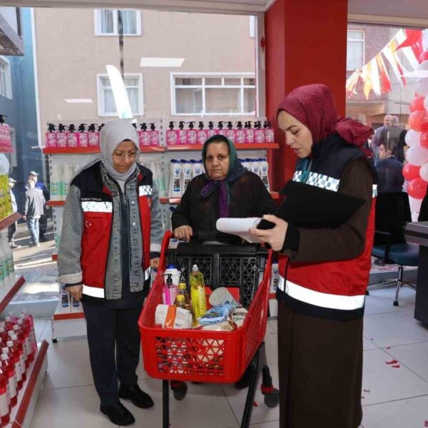 Çekmeköy Belediye Başkanı Orhan Çerkez'in katıldığı sosyal market açılışı-4