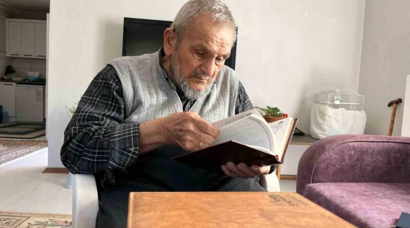 Çorum'un Oğuzlar'dan 92 Yaşındaki Abdullah Hastaoğlu 72 Yıldır Günlük Tutuyor 1