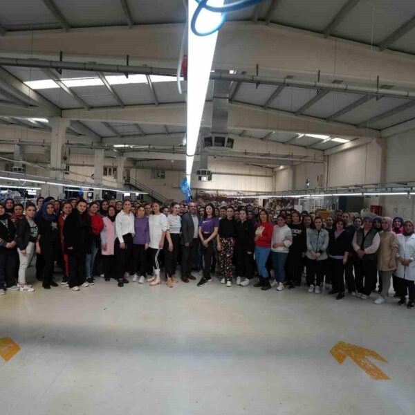 Denizli'de tekstil sektöründe çalışan kadınlar zumba yapıyor.-5