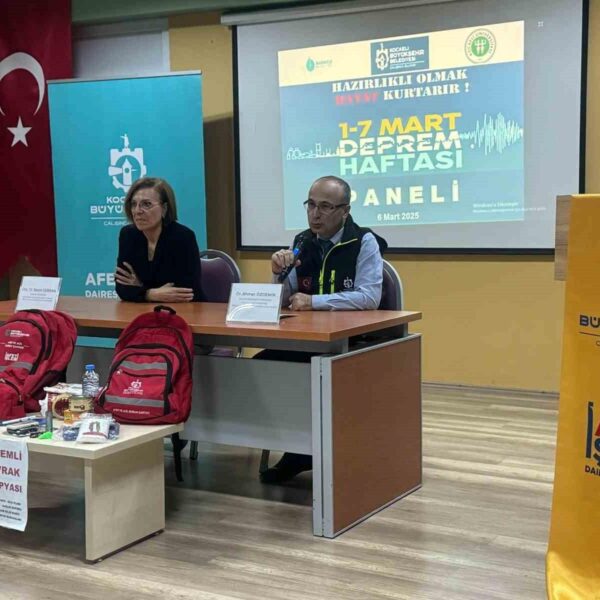 Deprem farkındalık eğitimi alan öğrenciler-1