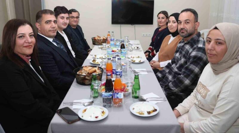 Depremzede aile ile birlikte iftar yaptılar 1