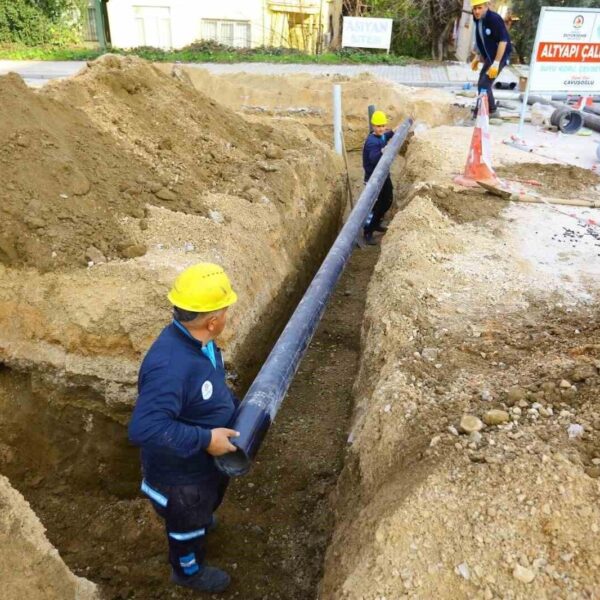 DESKİ yetkilileri su kıtlığına karşı önlemler alıyor.-1