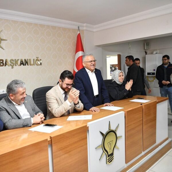 Dr. Memduh Büyükkılıç Yahyalı'da vatandaşlarla-3