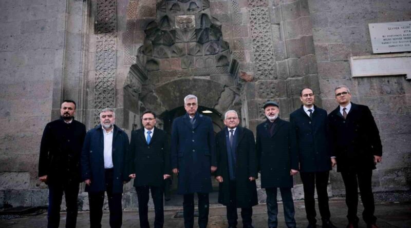 Dünyadaki ilk tıp fakültesine Bakan Memişoğlu’ndan tam puan 1