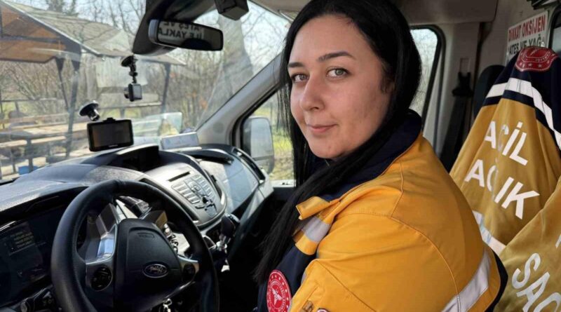 Düzce'de Kadın Ambulans Şoförü Hilal Kıymaz Hayat Kurtarıyor 1