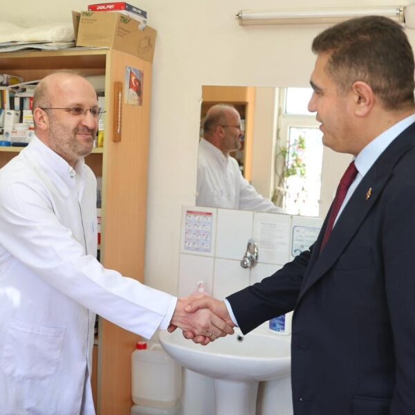 Düzce Valisi Selçuk Aslan Aile Sağlığı Merkezi'nde-1