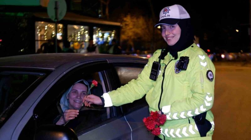 Edirne'de Trafik Denetiminde Kadın Sürücülere Karanfil 6