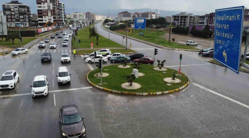 Edremit’te bayram trafiği havadan görüntülendi 1