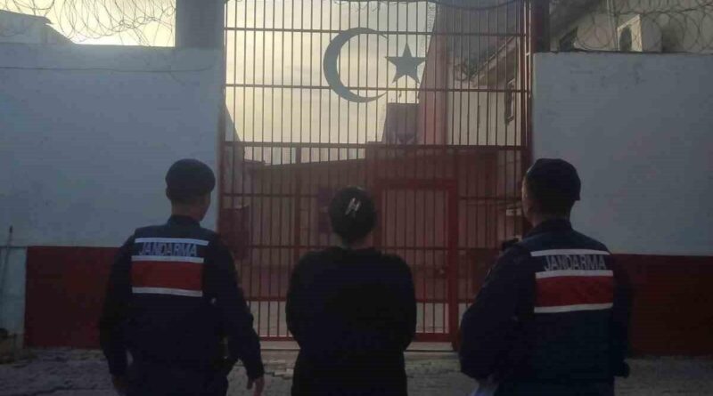 Efeler’de 8 yıl hapis cezası bulunan şahıs yakalandı 1
