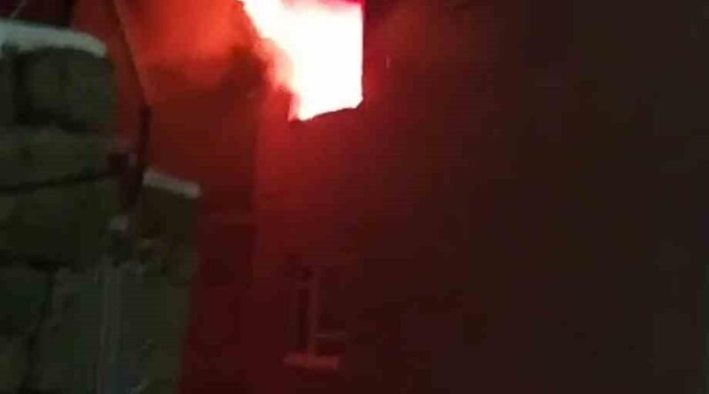 Elektrikli battaniyeden çıkan yangın korkuttu 1