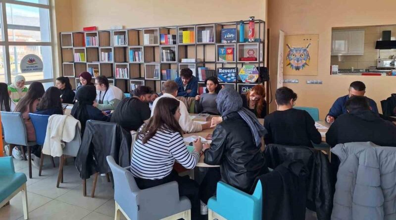Erzincan Gençlik Merkezi ve EBYÜ PDR Kulübü, Erzincan'da Sanat Terapisi Etkinliği Düzenledi 10