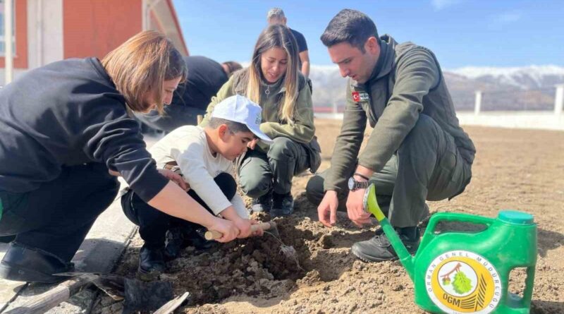 Erzincan’da fidan dikim etkinliği gerçekleştirildi 1