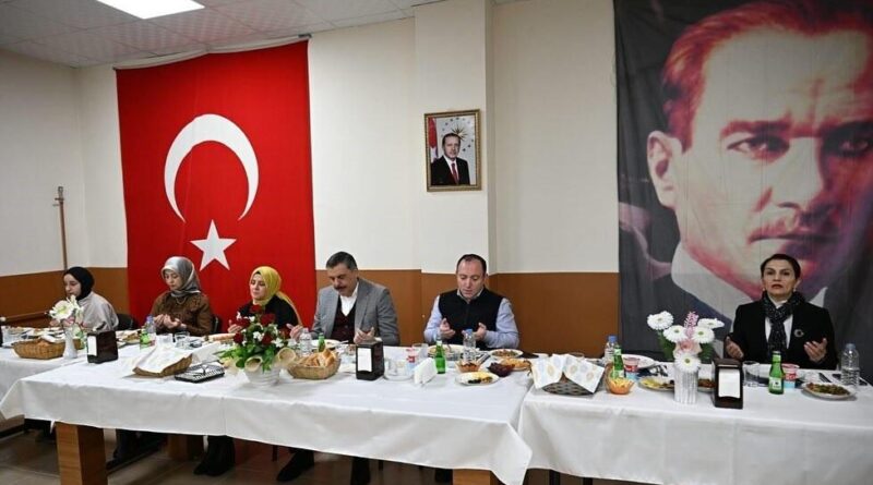 Erzurum Valisi Çiftçi'nin Emel Çatal Anadolu Lisesi'nde İftar Programına Katılımı 1