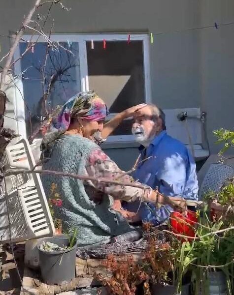Felçli eşine bakmakla görevli Zehra Ekşili ile eşi Salih Ekşili-4