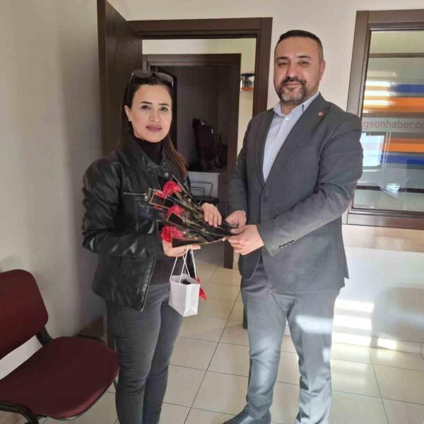 FHGC Başkanı Serkan Gürtürk kadın gazetecilerle birlikte-1
