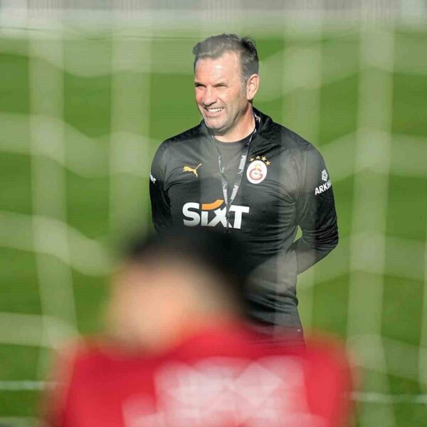 Galatasaray futbolcularının Belek'te antrenman yaparken fotoğrafı-1