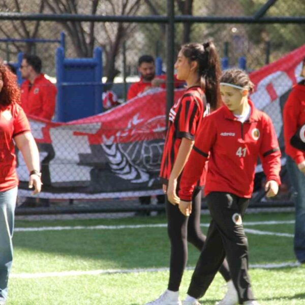 Gençlerbirliği kız takımı, kadın taraftarlarla halı saha maçında-9
