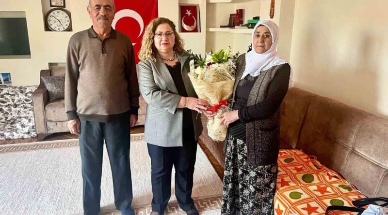 Germencik Kaymakamı Sultan Doğru, Şehit Annesi Senem Kef'i Ziyaret Etti 1