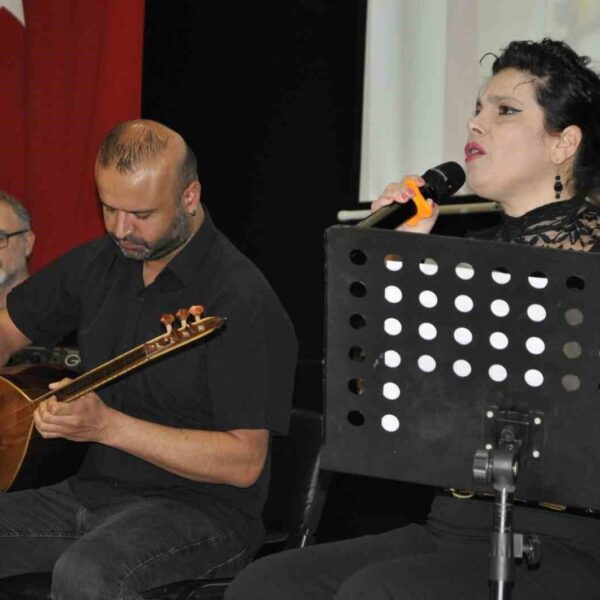Halk oyunları gösterisi-2