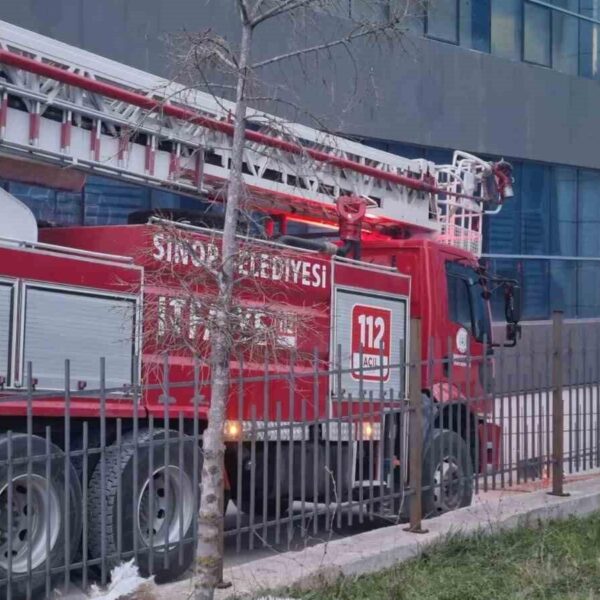 Hastane çatısına çıkan şahıs-1